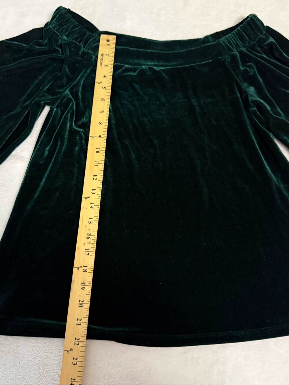 Versona Women XS Emerald Green Velvet Off Shoulder Bell Sleeve Holiday Blouse - Picture 4 of 7